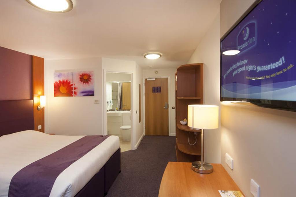 Premier Inn Dover East Exterior foto