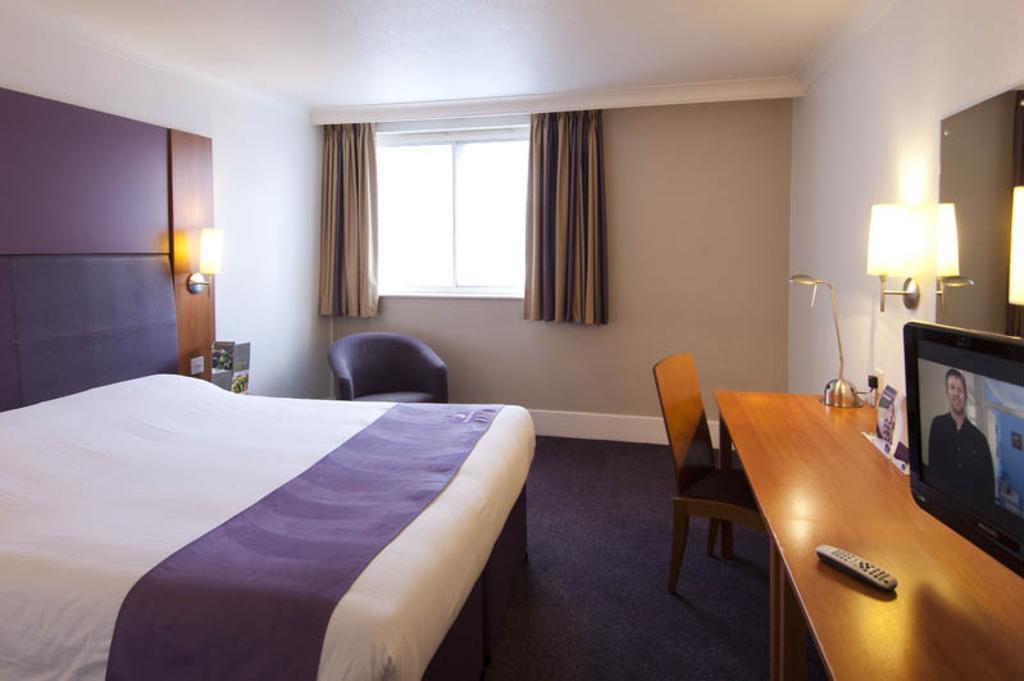 Premier Inn Dover East Exterior foto
