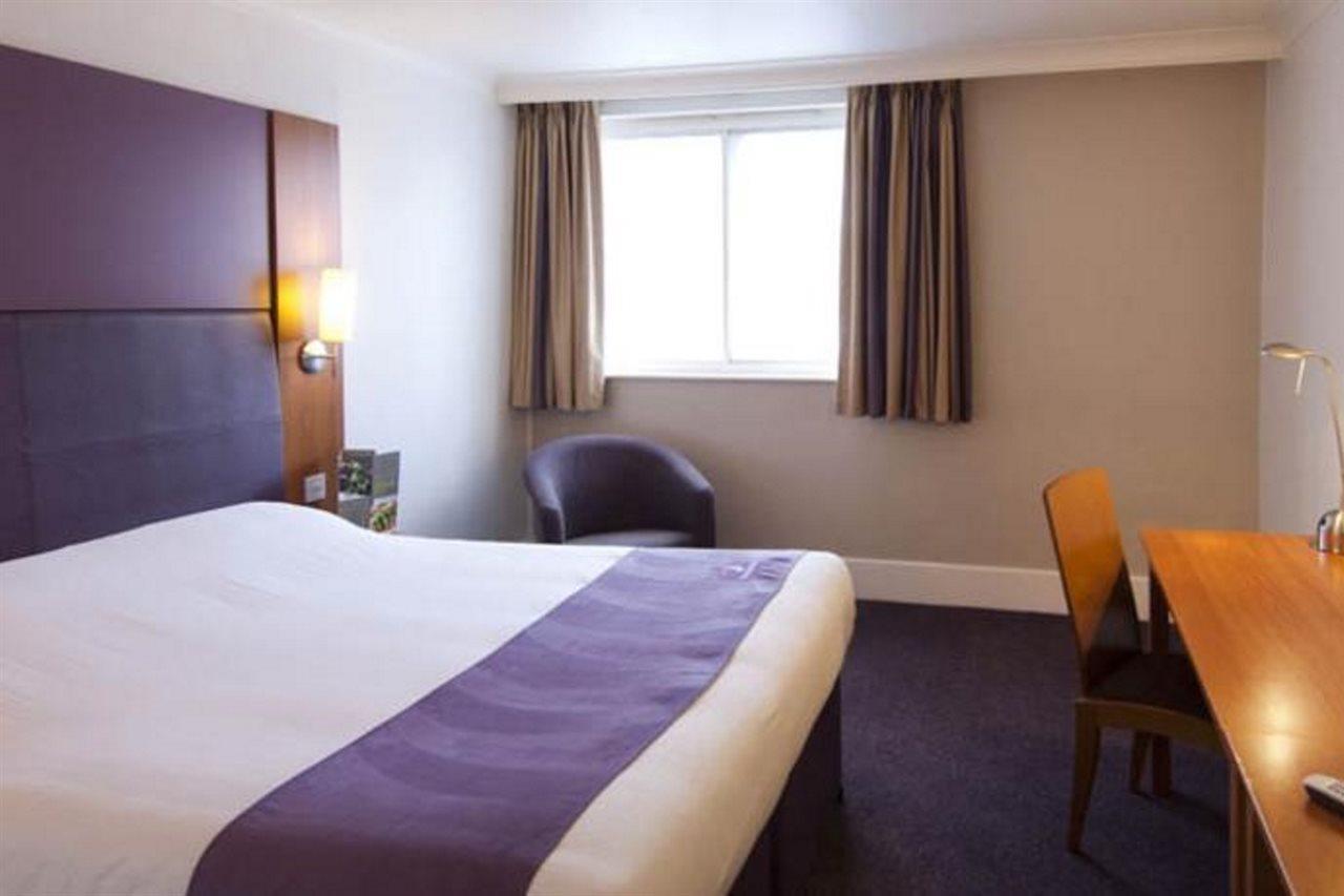 Premier Inn Dover East Exterior foto
