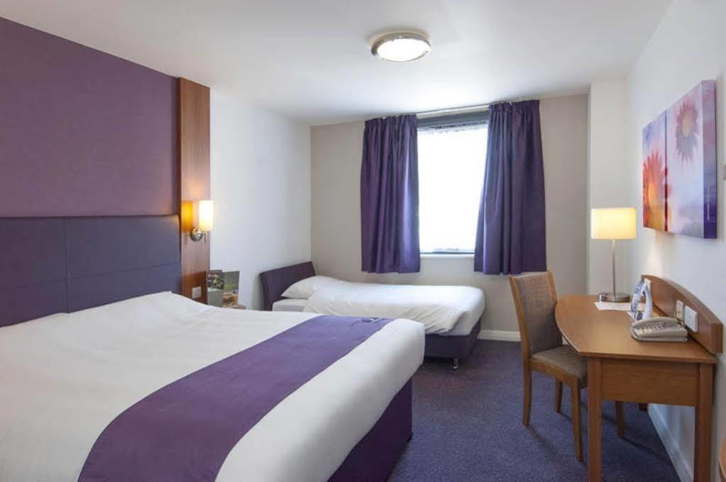 Premier Inn Dover East Exterior foto